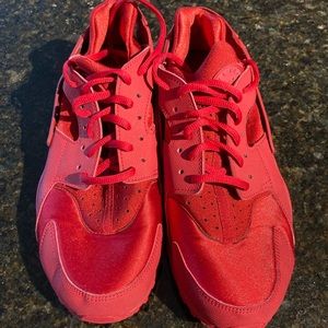 Nike Air Huarache Triple Red
